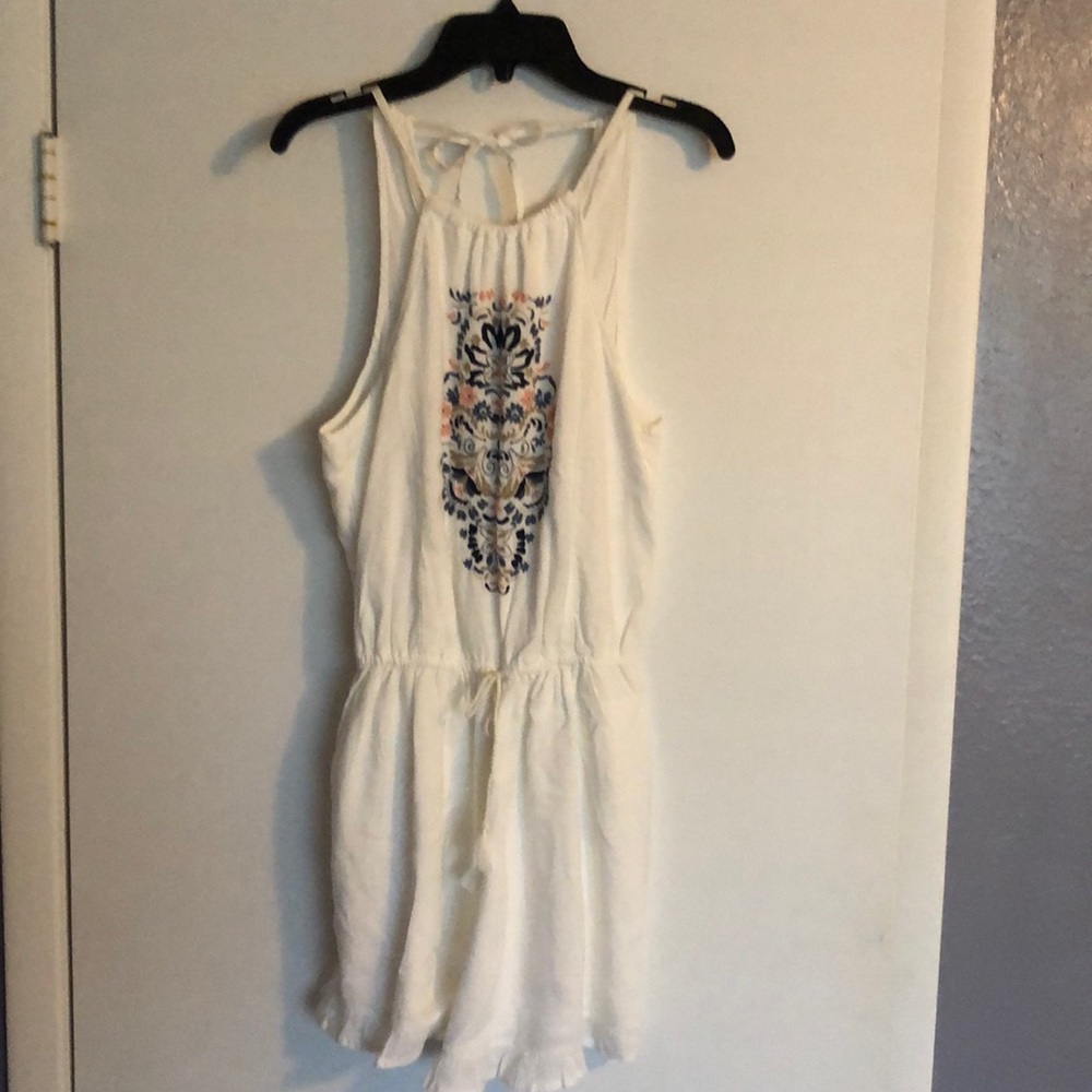 NWT Hollister white romper with flowers, size S